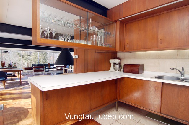 midcentury kitchen Tủ bếp làm từ chất liệu gỗ MFC acrylic ở Vũng Tàu – BVTCN001